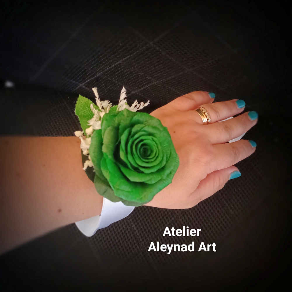 Corsaj "Green rose"